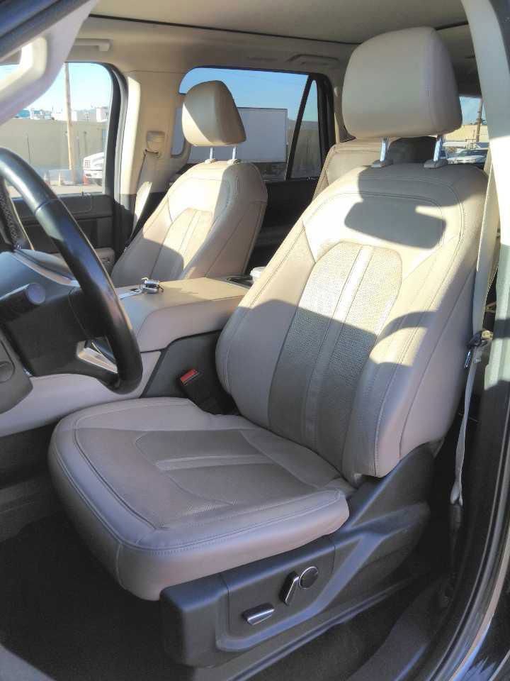 Used 2023 Ford Expedition Max Limited image 6
