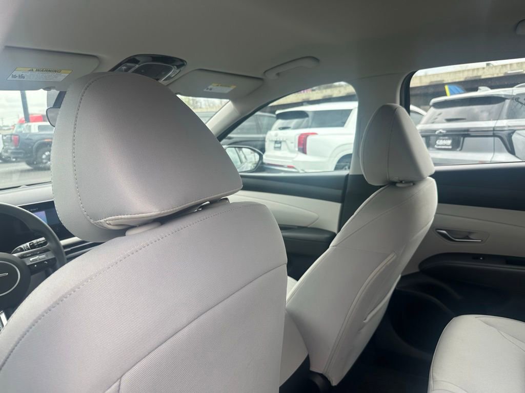 Certified 2025 Hyundai Tucson SE image 28