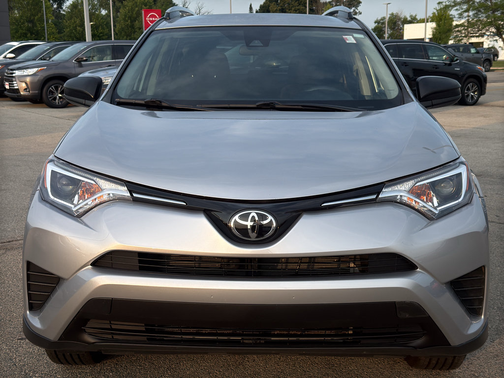 Used 2018 Toyota RAV4 LE FWD image 3