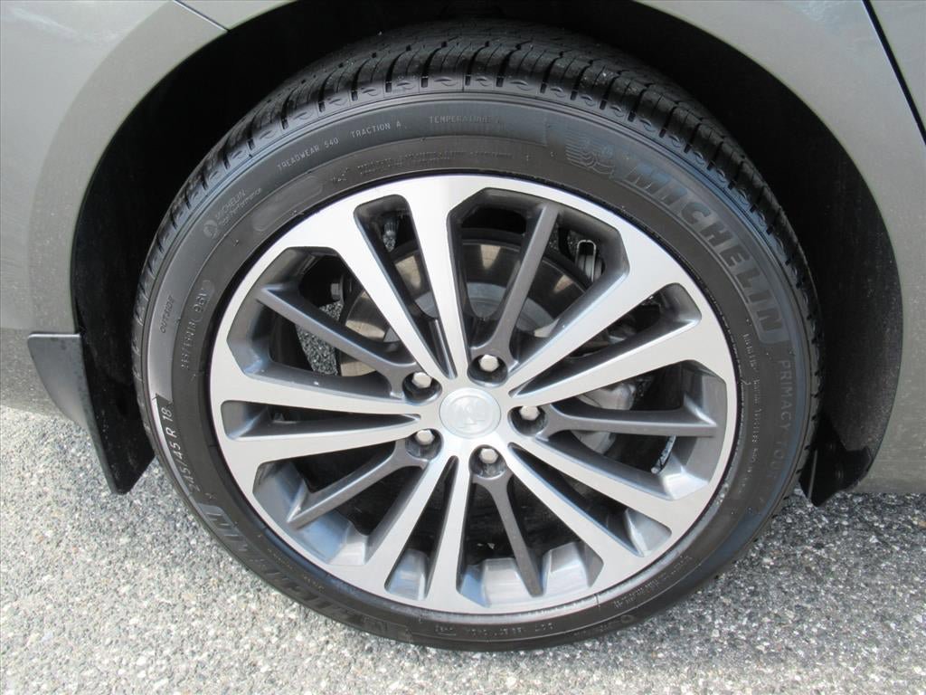 Used 2018 Buick Regal Essence w/ Driver Confidence Package #1 FWD image 8