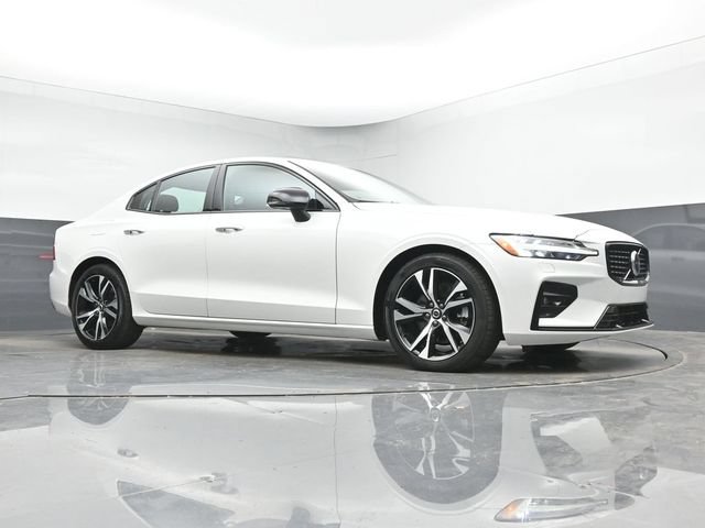 Used 2025 Volvo S60 B5 Core FWD image 10