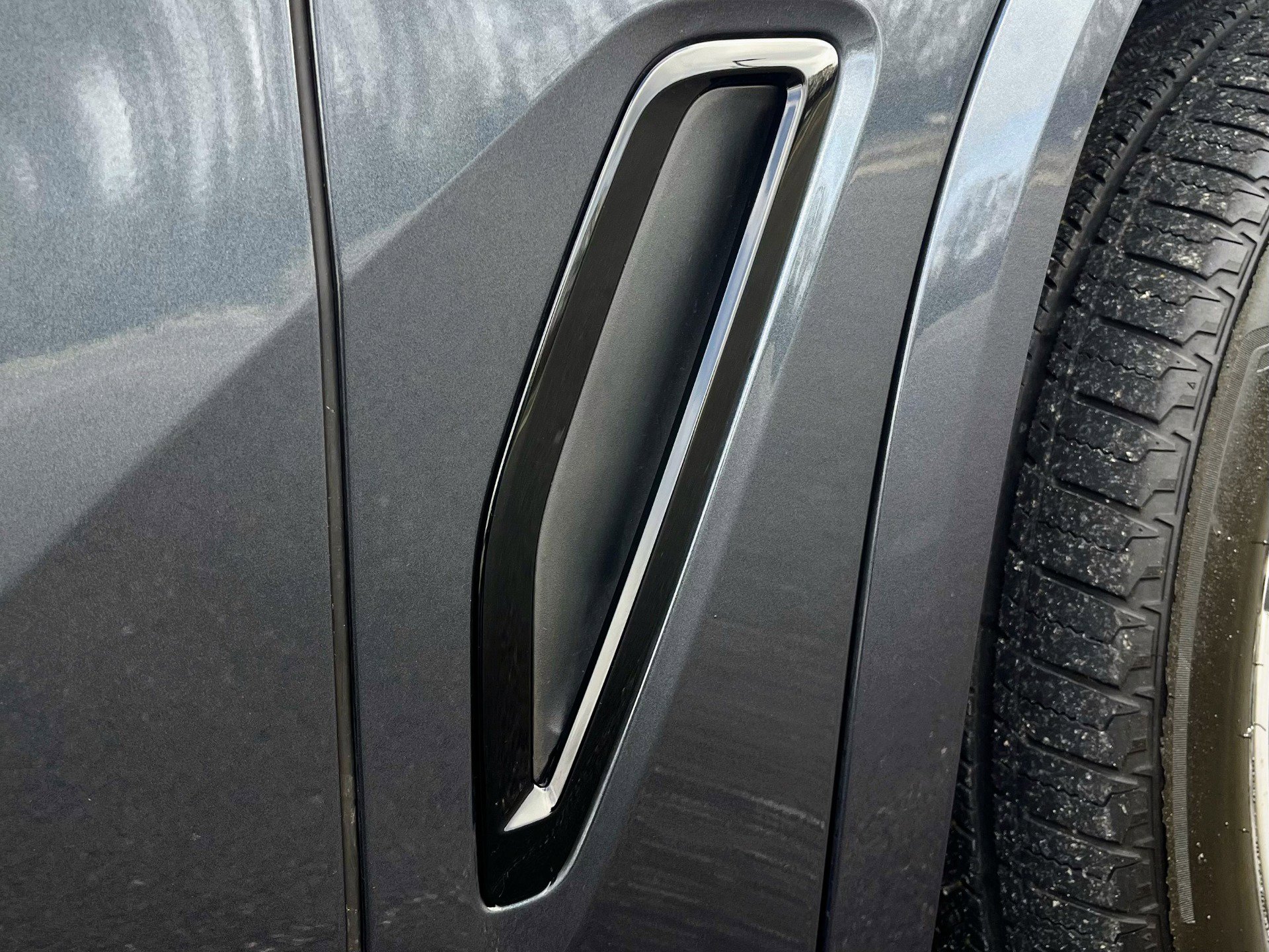 Used 2022 BMW X5 xDrive40i w/ M Sport Package image 32