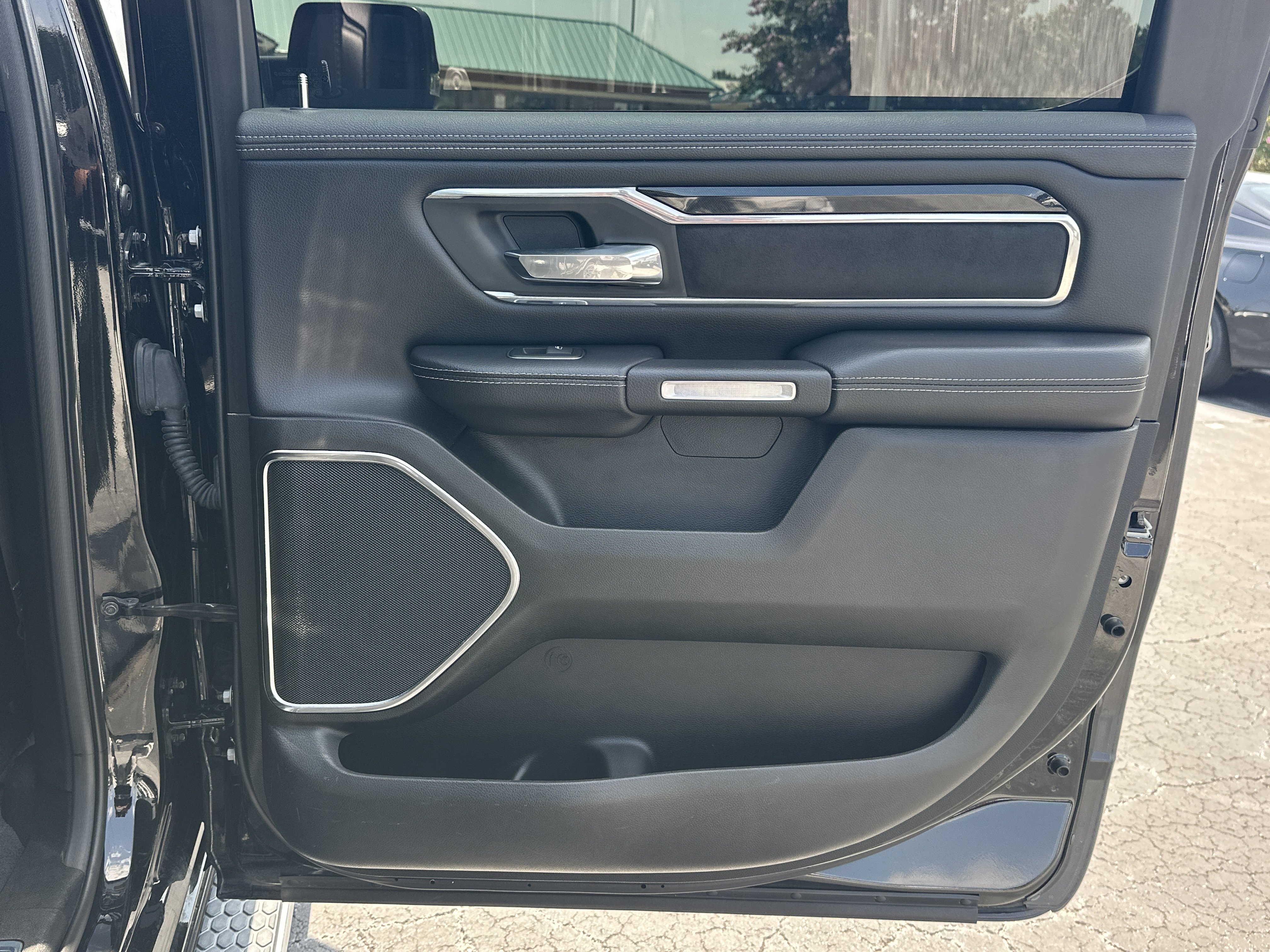 Used 2019 RAM 1500 Laramie RWD image 17