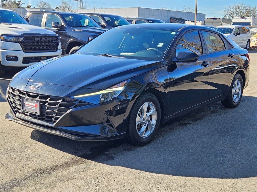 Used 2022 Hyundai Elantra SE w/ Cargo Package image 3