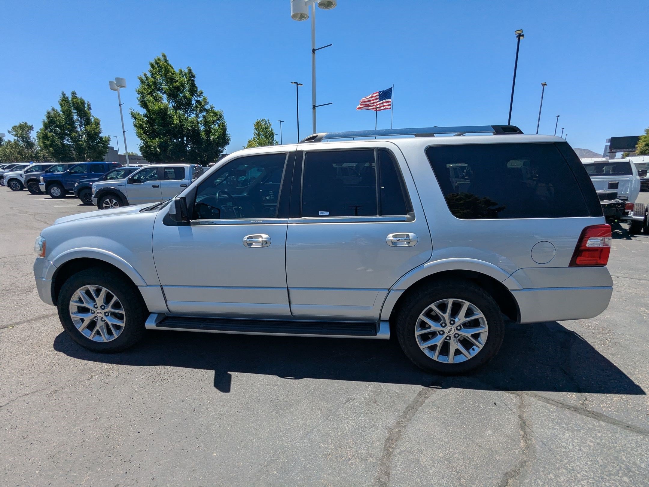 Used 2016 Ford Expedition Limited AWD/4WD image 9