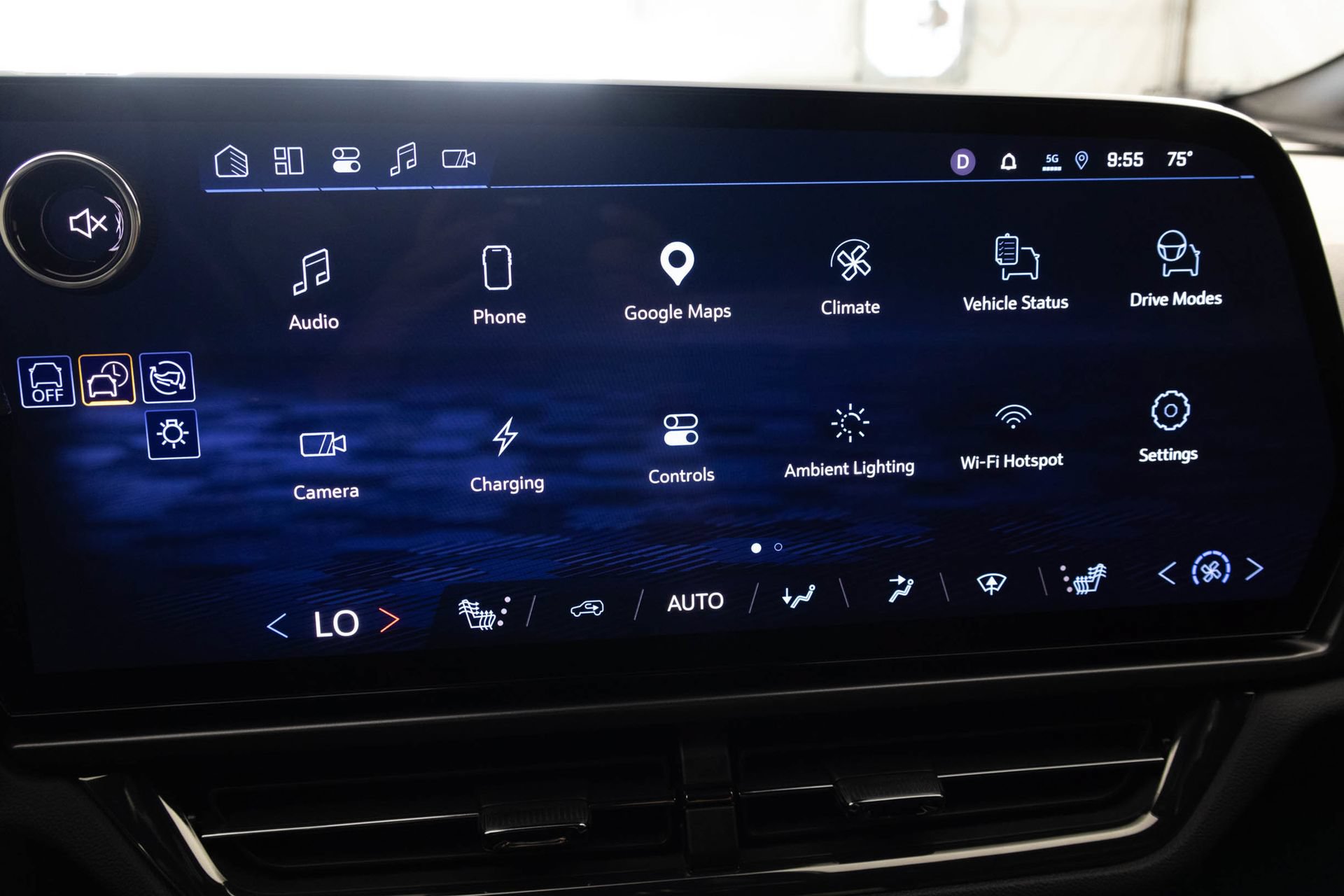 Used 2024 Chevrolet Equinox EV RS FWD image 30
