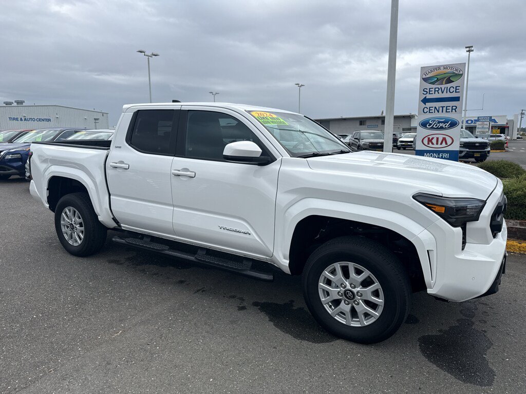 Used 2024 Toyota Tacoma SR5 w/ SR5 Upgrade Package AWD/4WD image 23
