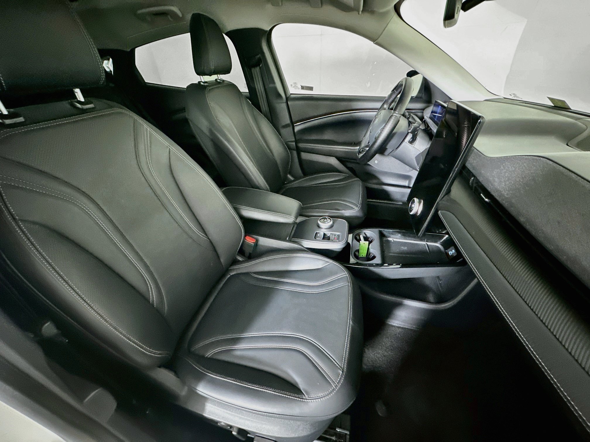 Used 2021 Ford Mustang Mach-E Premium AWD/4WD image 33