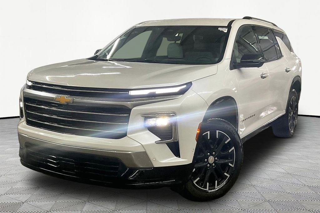 Used 2024 Chevrolet Traverse RS image 1