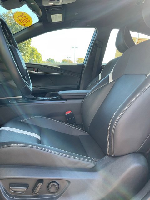 Used 2025 Toyota Camry SE FWD image 14