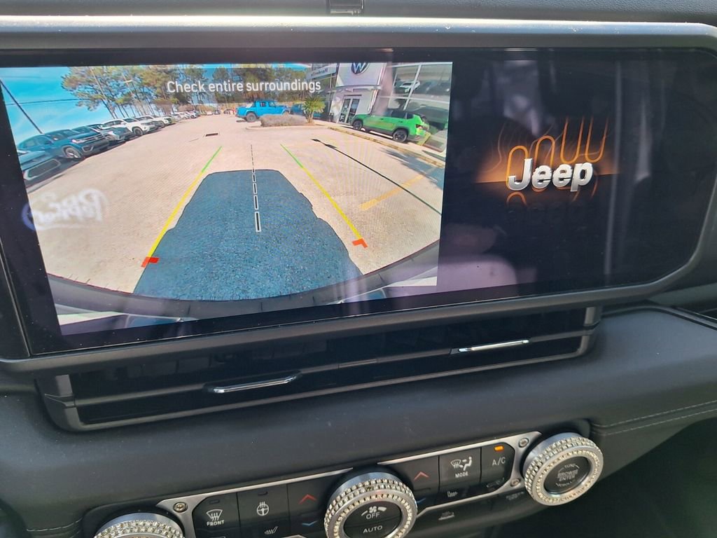 Used 2024 Jeep Wrangler Sahara image 16