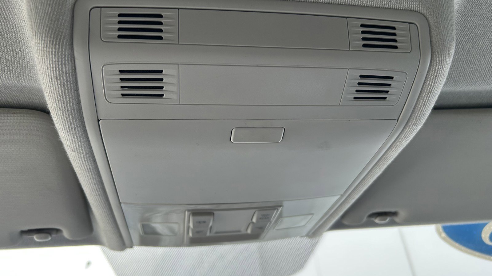 Used 2018 Volkswagen Tiguan S image 38