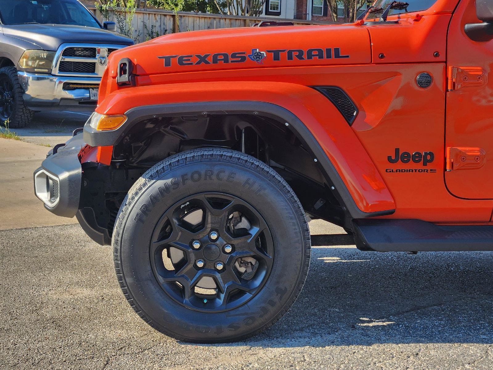 Used 2023 Jeep Gladiator Sport AWD/4WD image 9