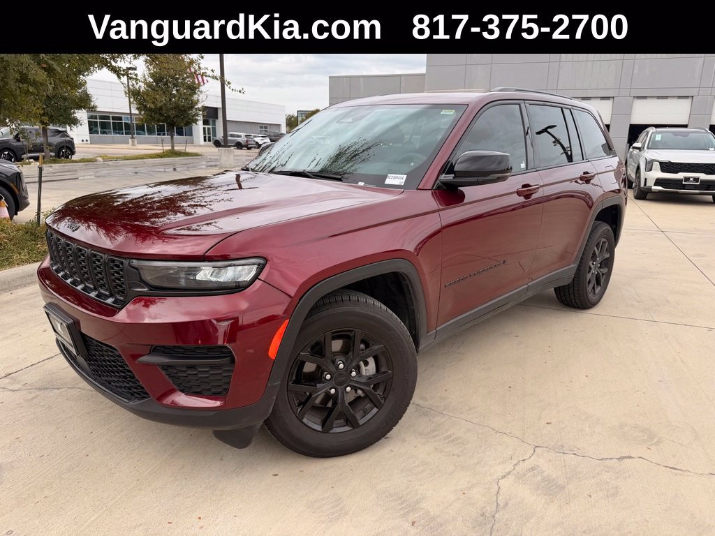 Used 2024 Jeep Grand Cherokee Altitude RWD image 1