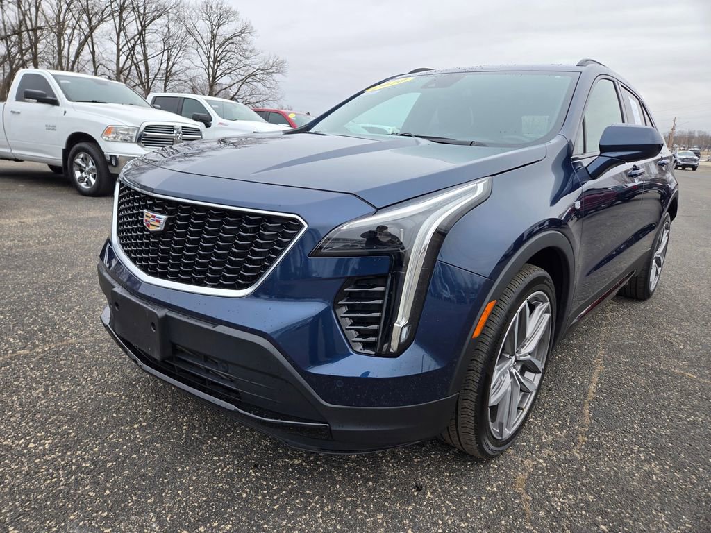 Used 2020 Cadillac XT4 Sport w/ Technology Package FWD image 3