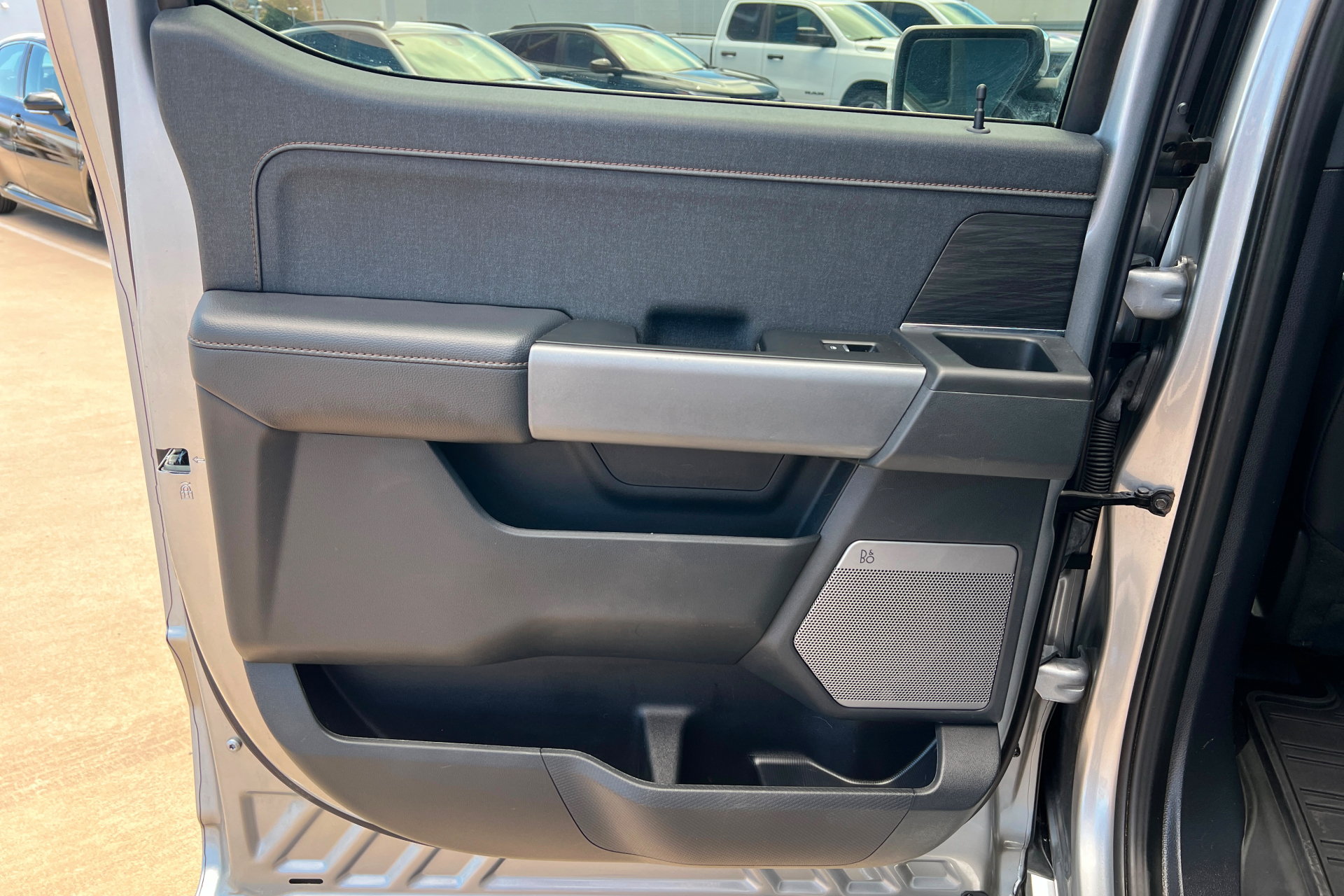 Used 2024 Ford F150 Lariat w/ Bed Utility Package AWD/4WD image 18