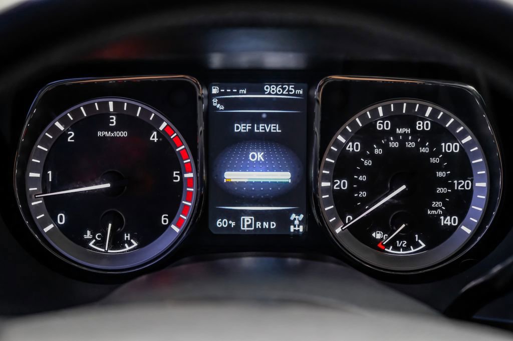 Used 2018 Nissan Titan PRO-4X w/ Pro-4x Convenience Package AWD/4WD image 18