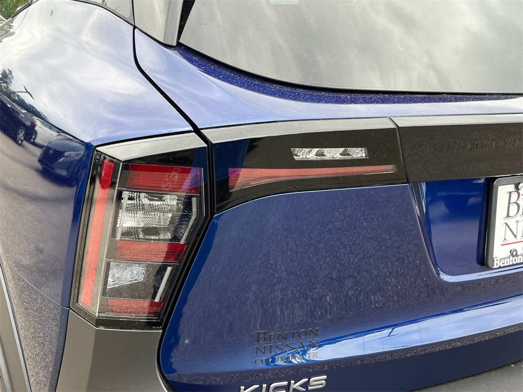New 2025 Nissan Kicks SR image 12