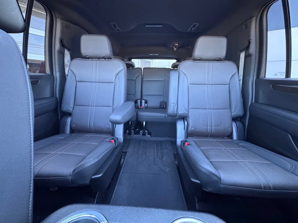 Used 2025 Chevrolet Suburban High Country AWD/4WD image 27