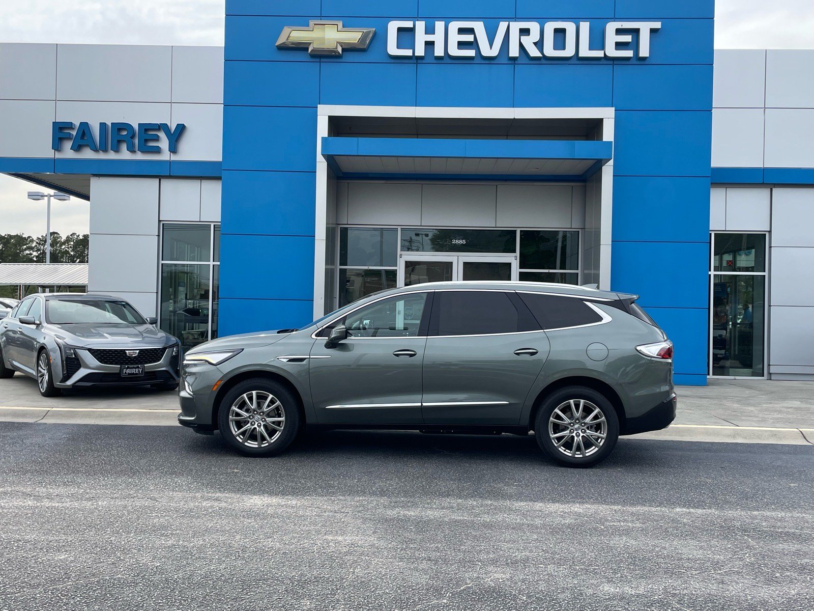 Used 2023 Buick Enclave Essence w/ Experience Buick Package FWD image 2