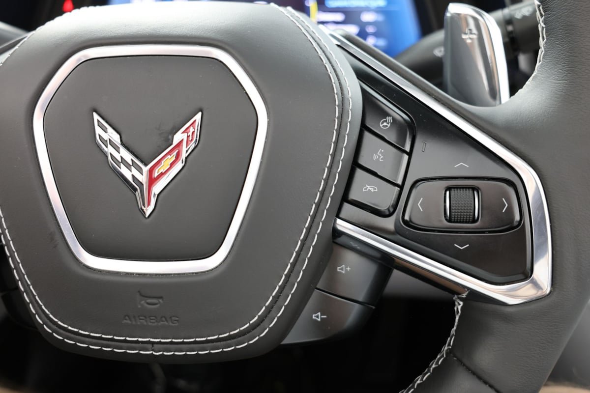 Used 2025 Chevrolet Corvette Stingray Premium Conv w/ Z51 Performance Package RWD image 27
