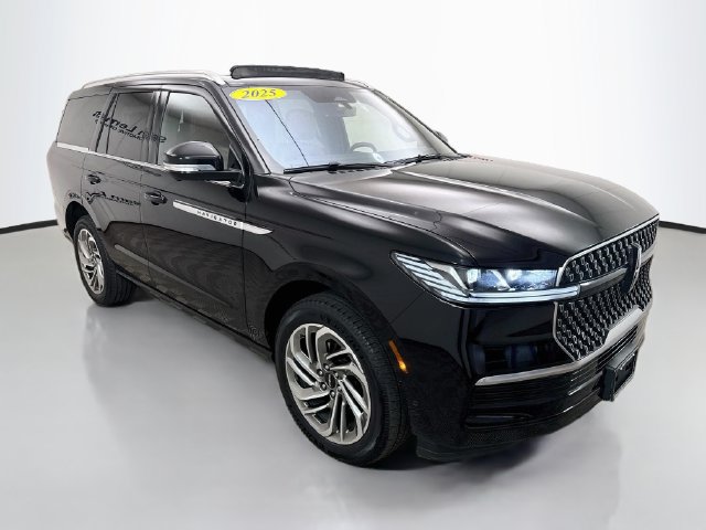 Used 2025 Lincoln Navigator Reserve AWD/4WD image 1