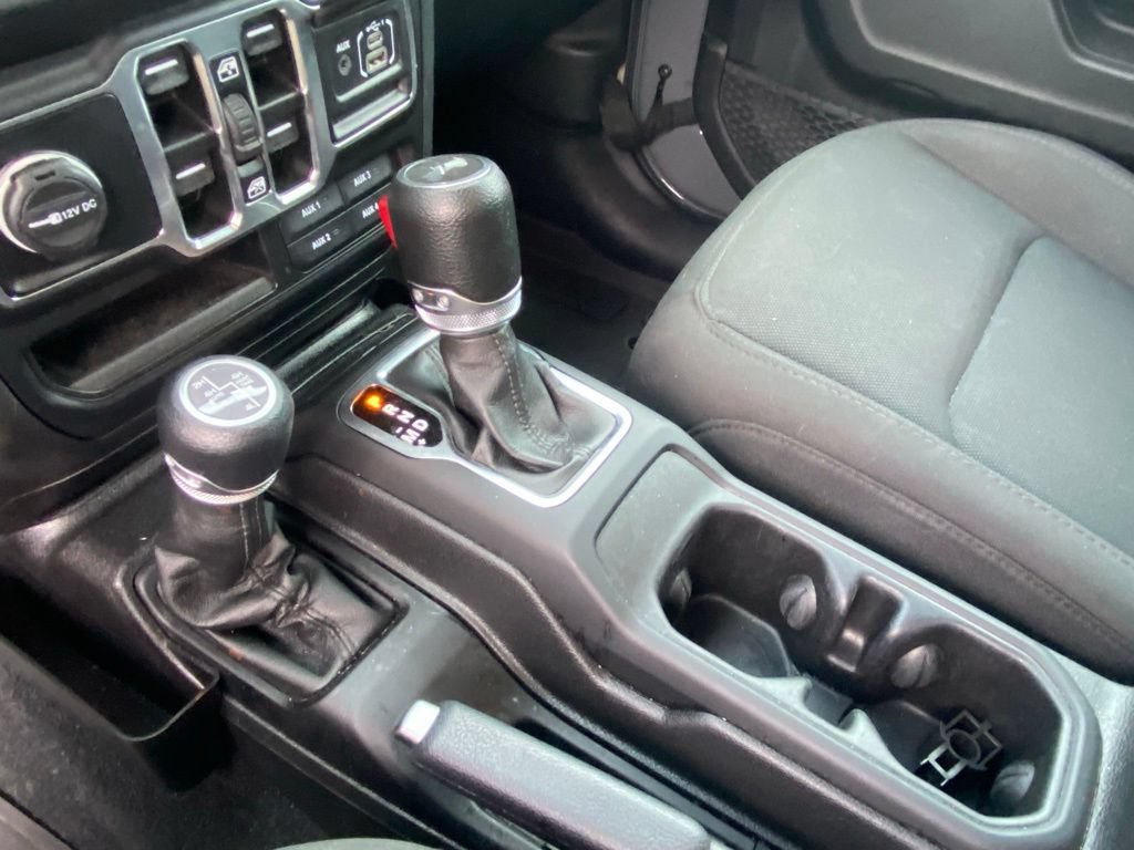 Used 2023 Jeep Wrangler Unlimited w/ Cold Weather Group AWD/4WD image 24