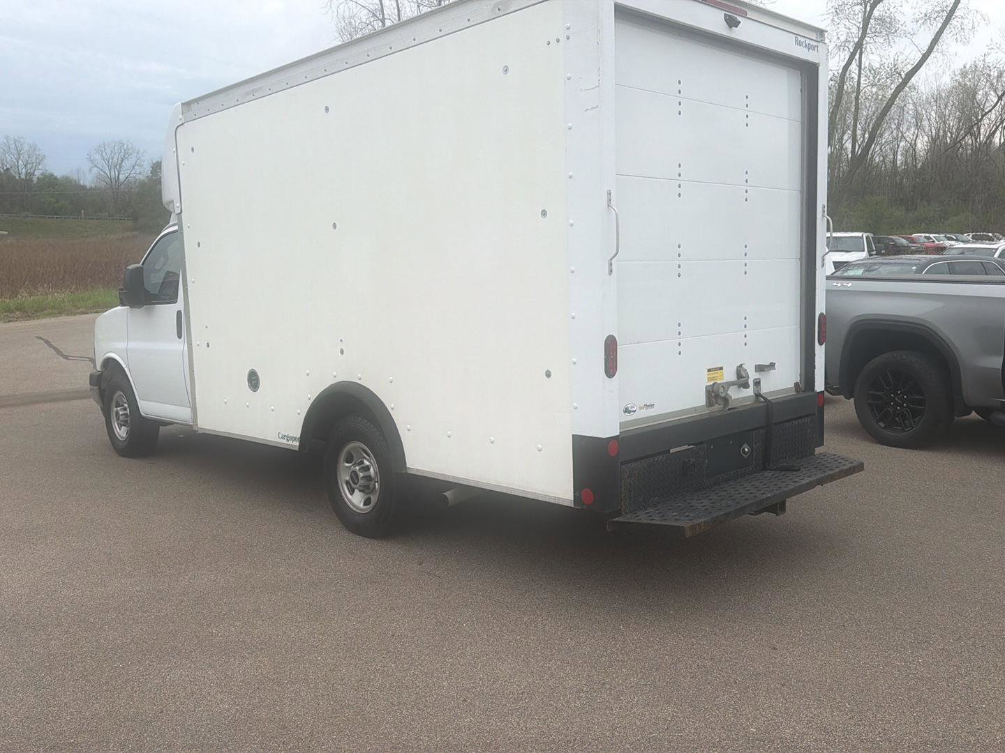 Used 2022 GMC Savana 3500 w/ Power Convenience Package RWD image 3