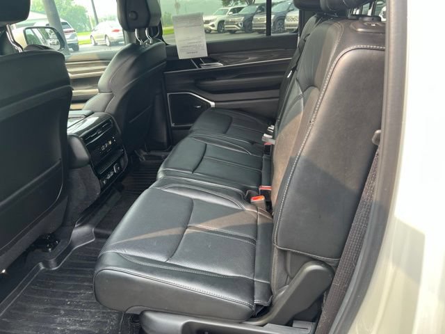 Used 2022 Jeep Wagoneer Series II AWD/4WD image 12