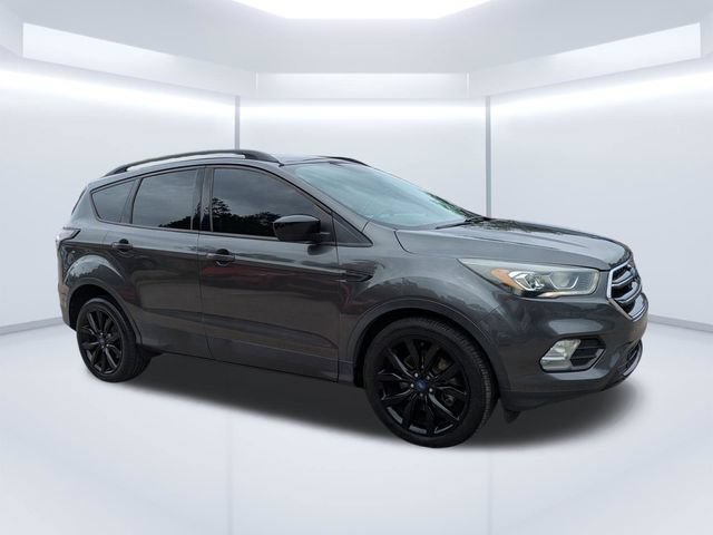 Used 2017 Ford Escape SE w/ Equipment Group 201A FWD image 2