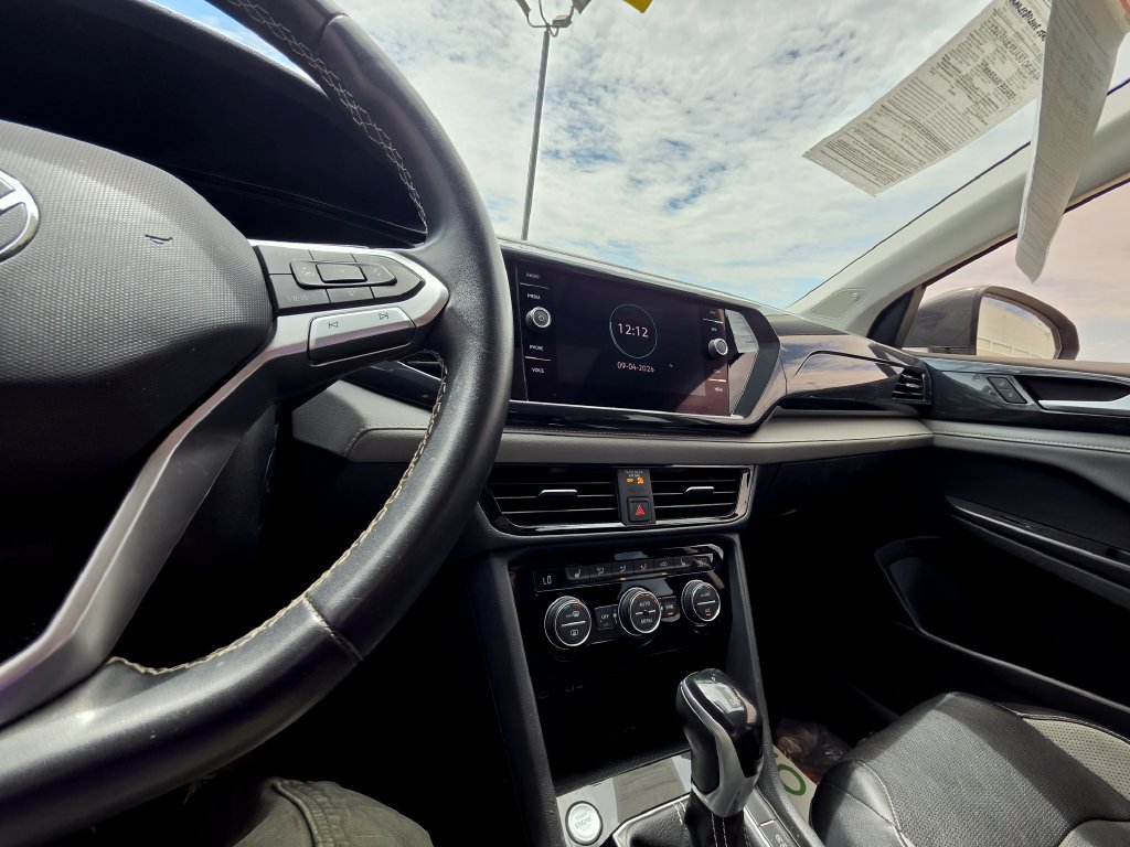 Used 2022 Volkswagen Taos SEL w/ Panoramic Sunroof Package FWD image 11