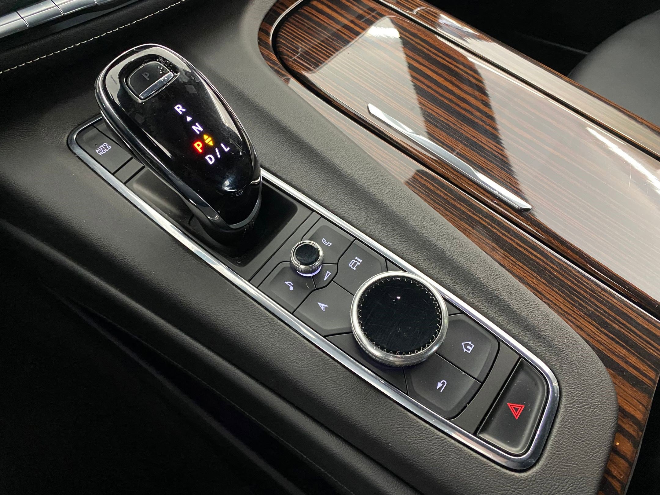 Used 2022 Cadillac Escalade Luxury image 18