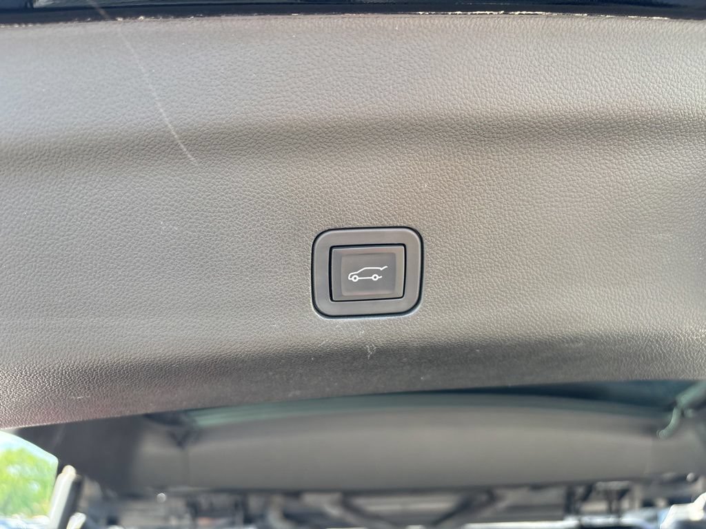 Used 2023 GMC Yukon Denali Ultimate w/ LPO, Floor Liner Package AWD/4WD image 34