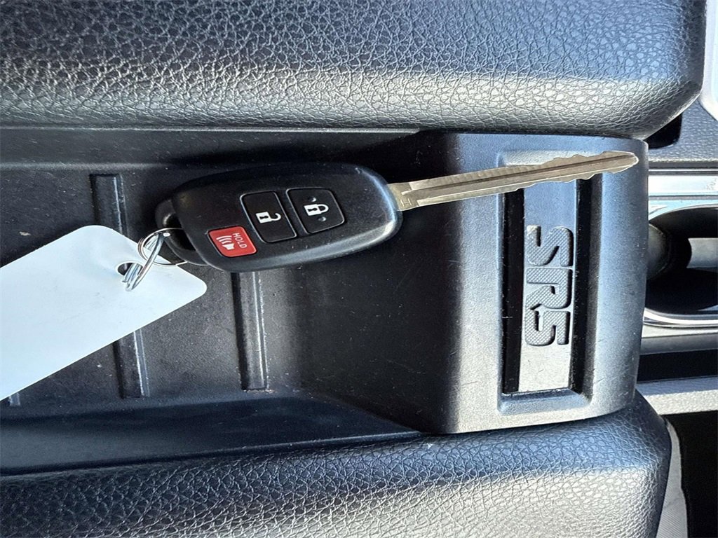 Used 2018 Toyota Tundra SR5 image 32