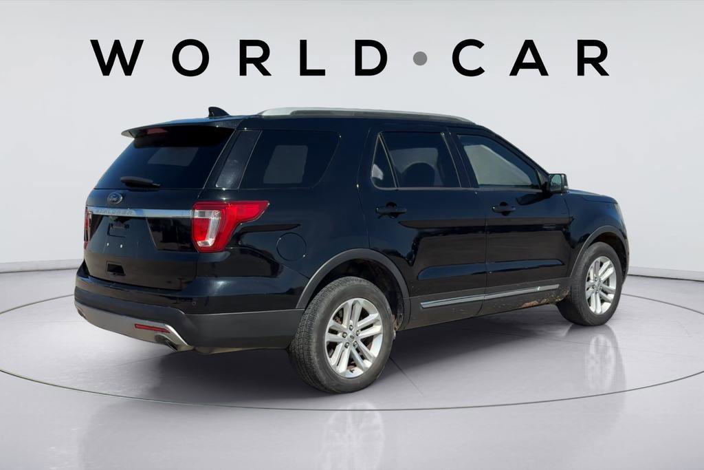 Used 2017 Ford Explorer XLT w/ Equipment Group 202A FWD image 4