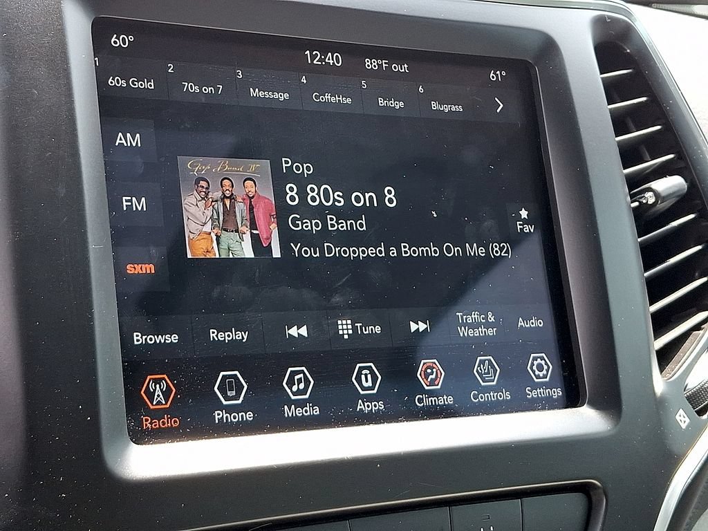 Used 2021 Jeep Cherokee Latitude Lux w/ Sun & Sound Group AWD/4WD image 20