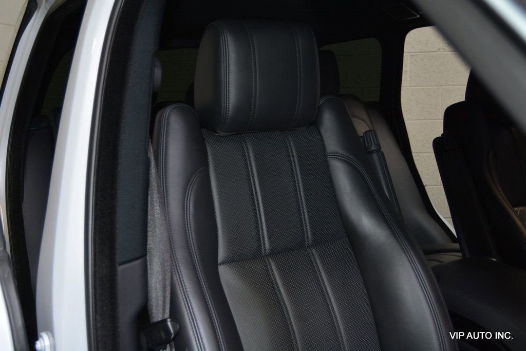 Used 2016 Land Rover Range Rover HSE image 14