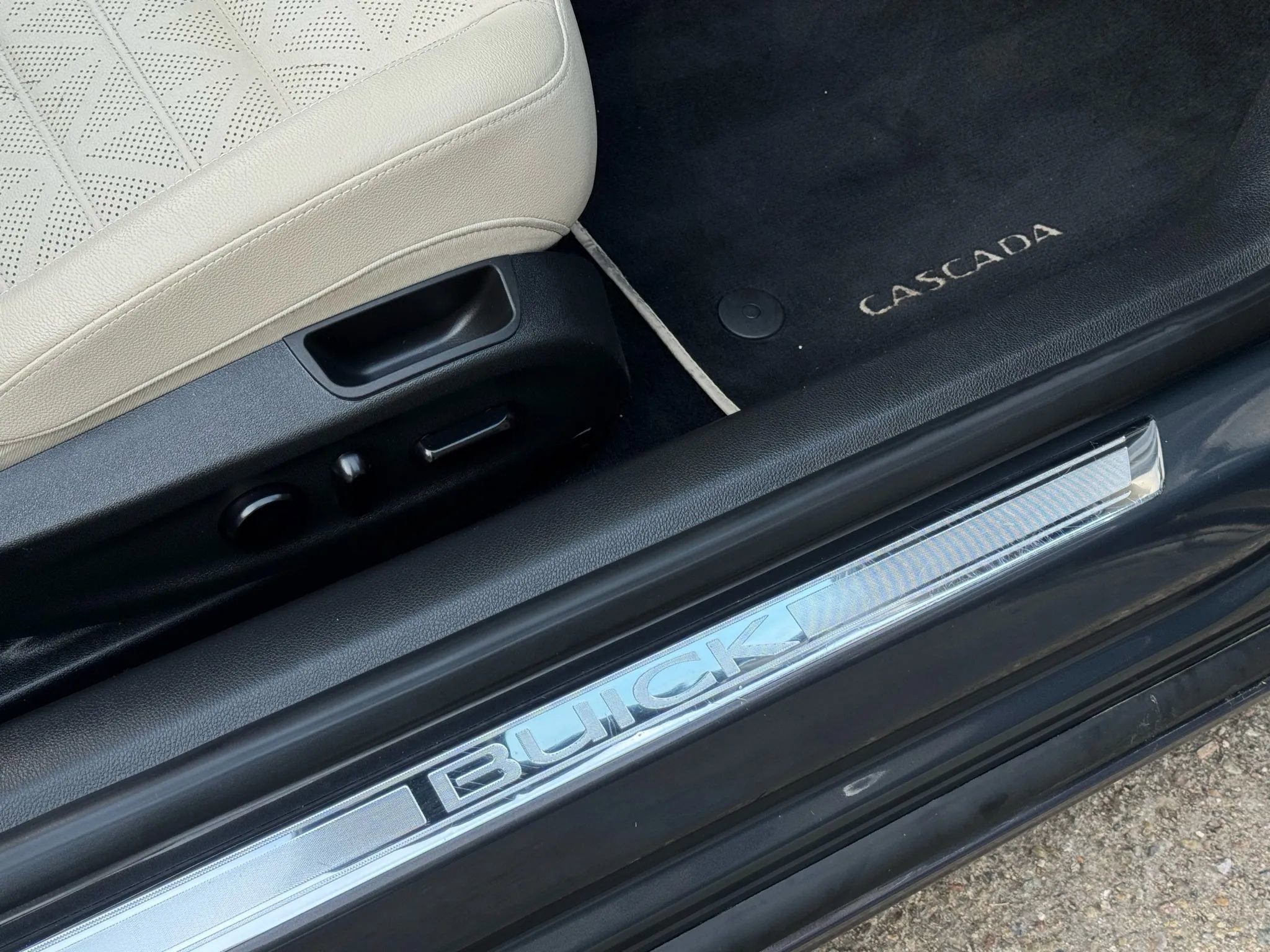 Used 2016 Buick Cascada Premium image 20