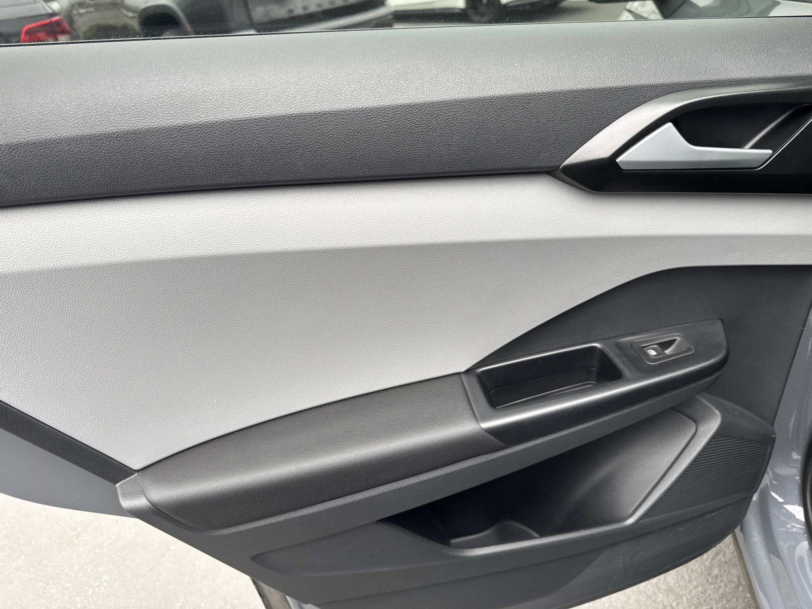 Certified 2023 Volkswagen Taos SEL image 8