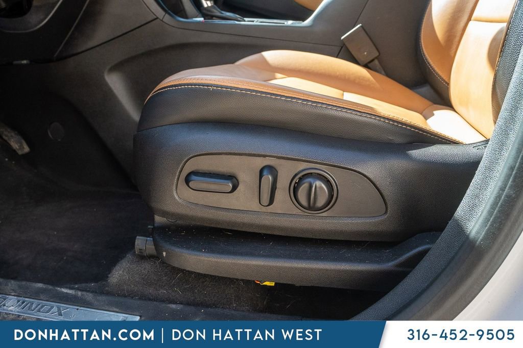 Used 2025 Volkswagen Atlas SE image 15