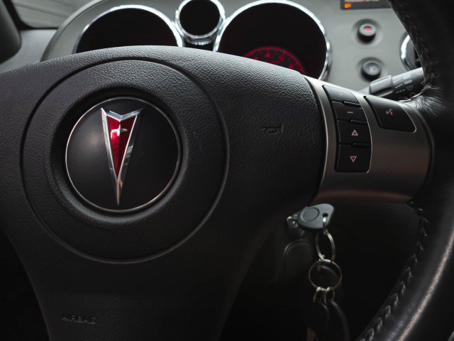 Used 2006 Pontiac Solstice Convertible w/ Premium Package RWD image 19