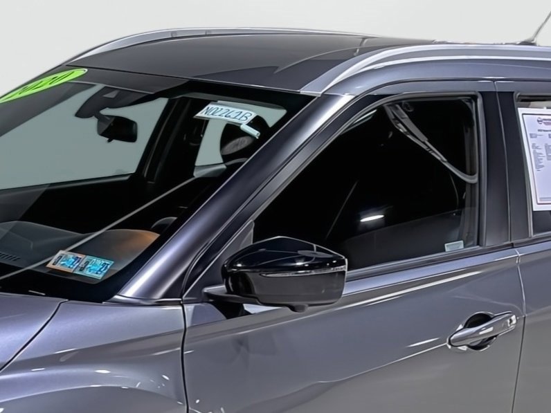 Used 2020 Nissan Kicks SR image 8