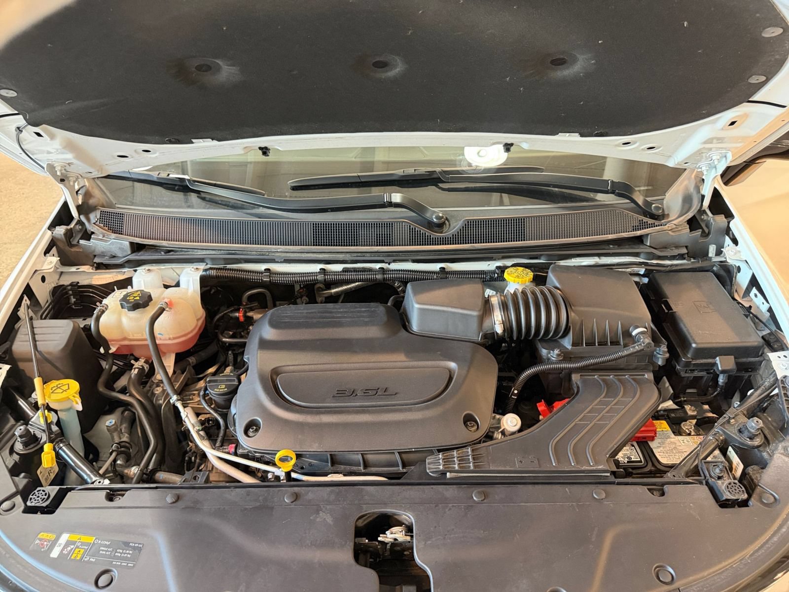 Used 2025 Chrysler Pacifica Limited FWD image 35