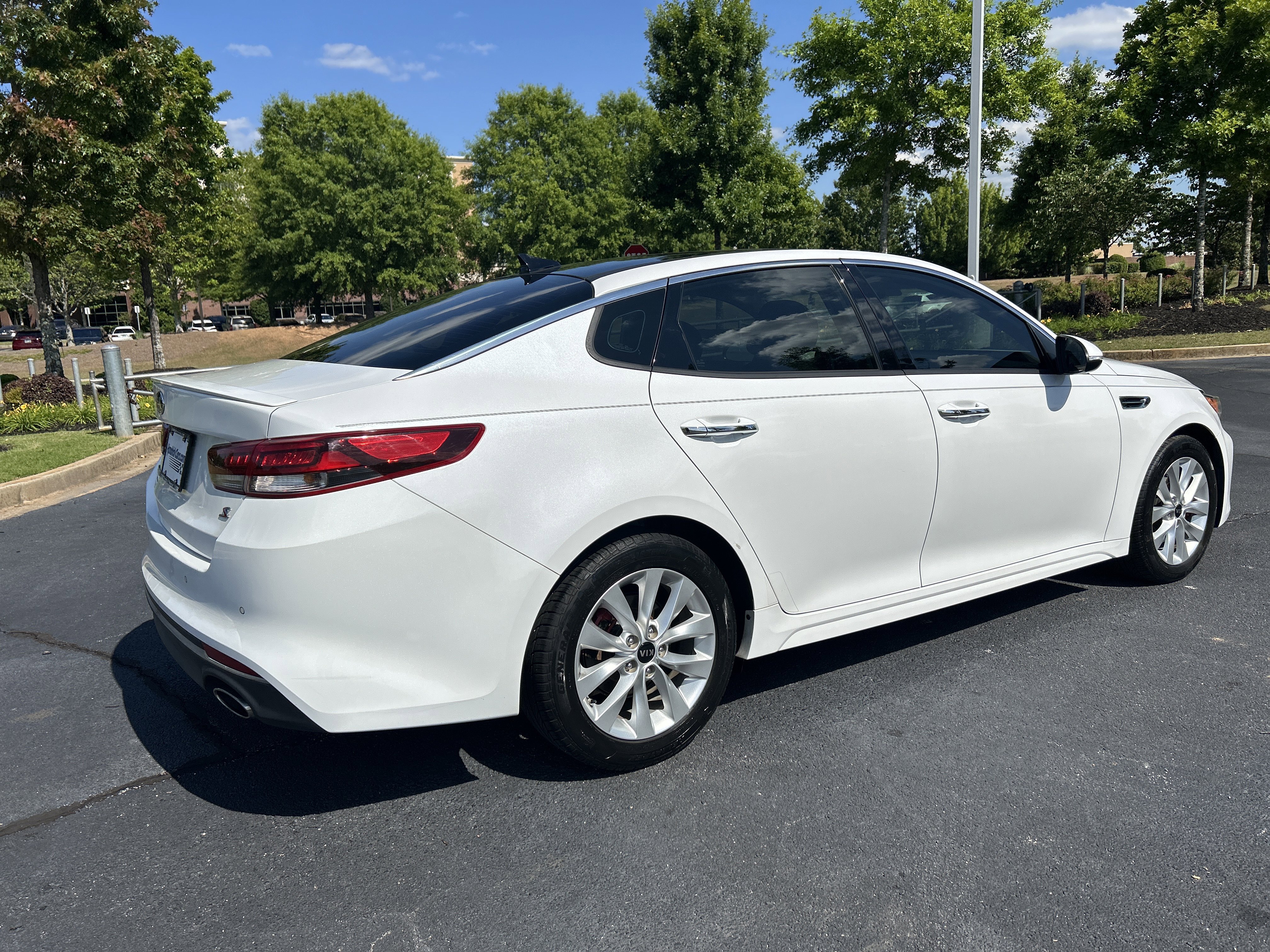 Used 2018 Kia Optima S w/ Panoramic Sunroof Package FWD image 9