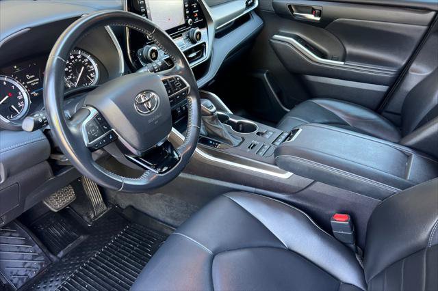 Certified 2021 Toyota Highlander XLE AWD/4WD image 11