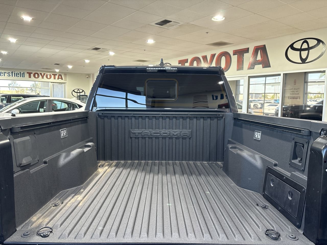 Certified 2024 Toyota Tacoma TRD Off-Road w/ TRD Off Road Upgrade Package AWD/4WD image 24