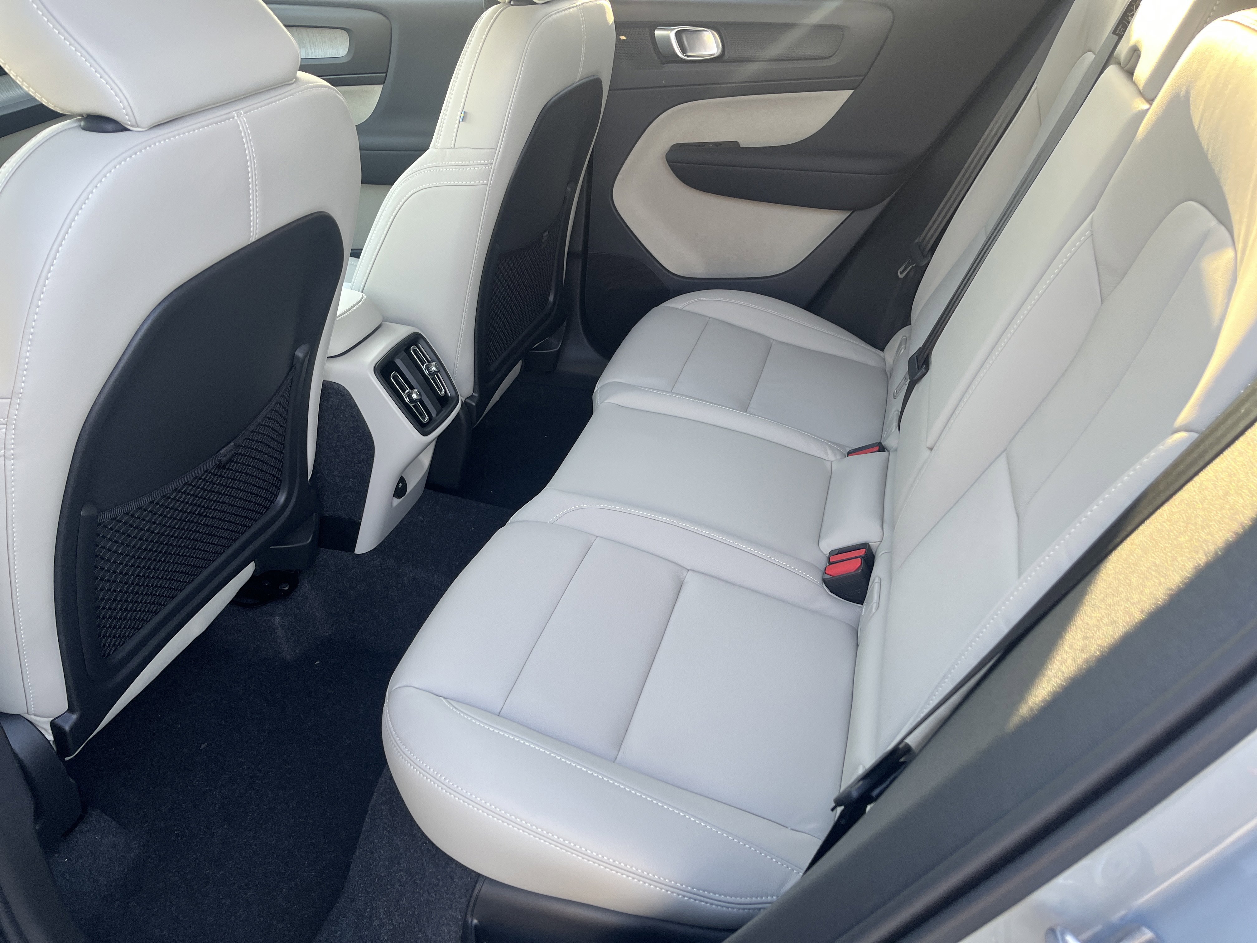 New 2026 Volvo XC40 B5 Ultra w/ Protection Package Premier image 9