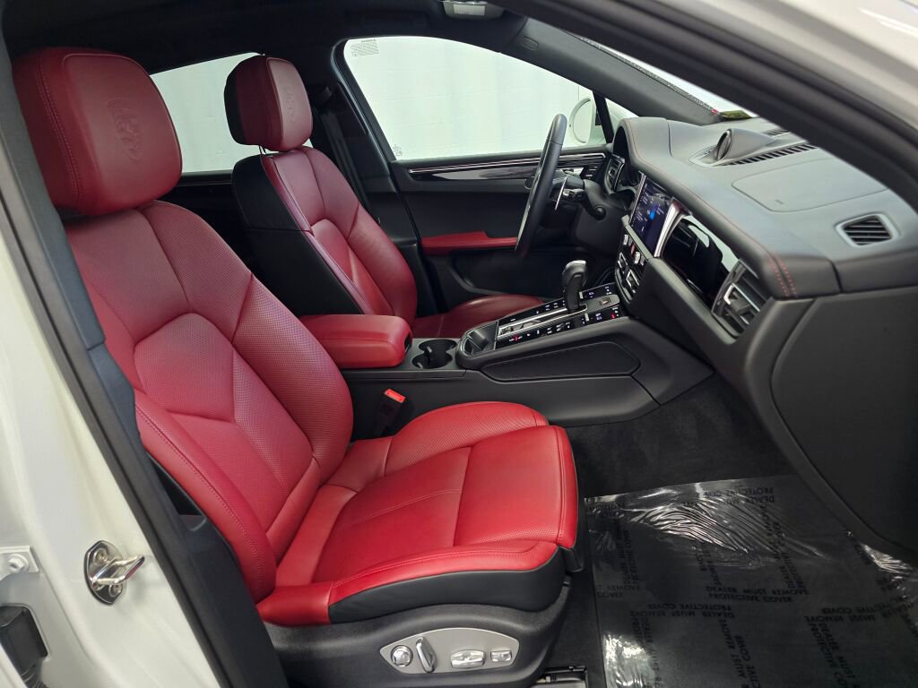Certified 2025 Porsche Macan image 25