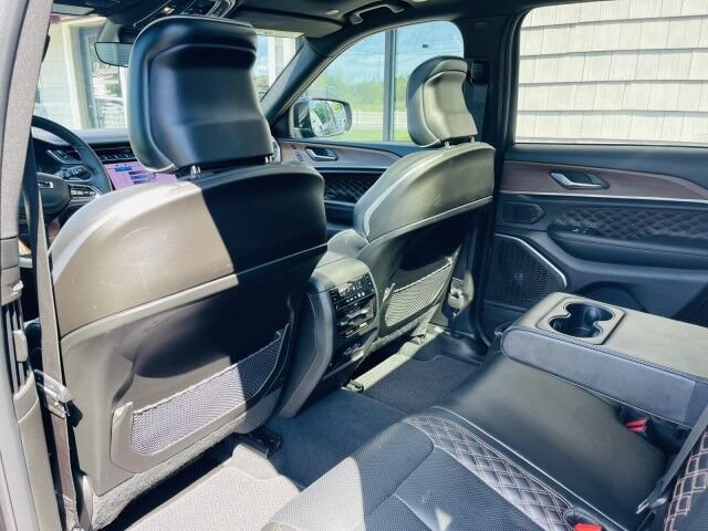 Used 2025 Jeep Grand Cherokee Summit w/ Obsidian Package AWD/4WD image 15