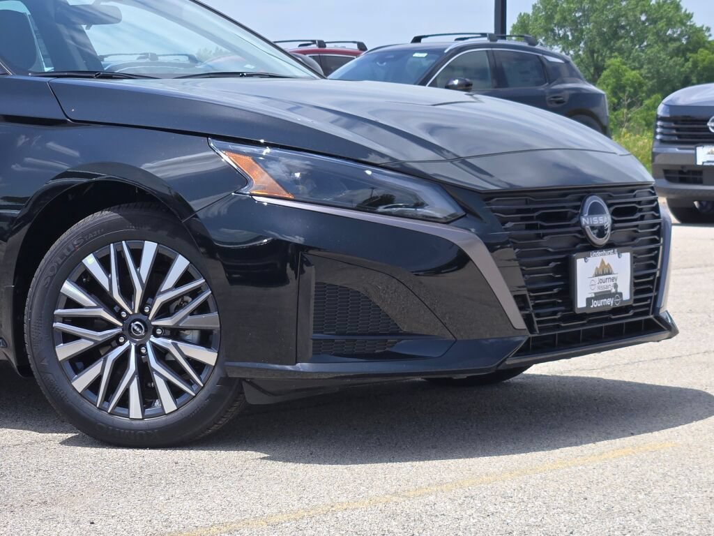 New 2026 Nissan Altima 2.5 SV FWD image 2